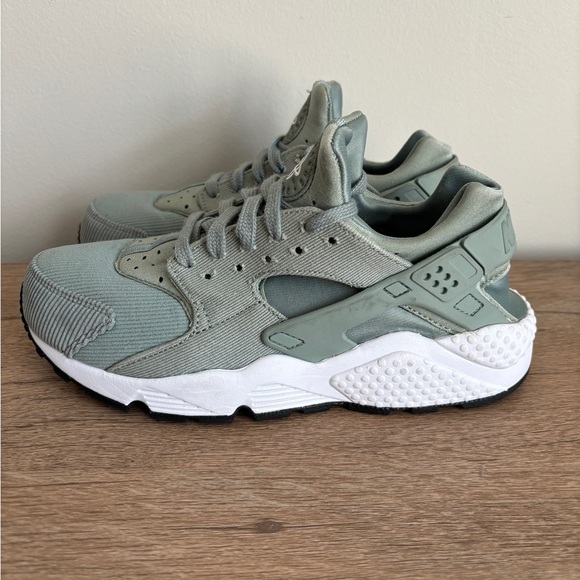 Nike Air Huarache SE Mica Green - Picture 6 of 15
